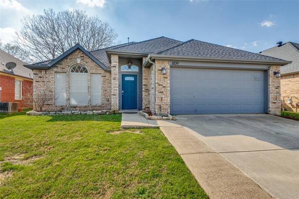 809 Lake Bridge Drive, Lake Dallas, TX 75065