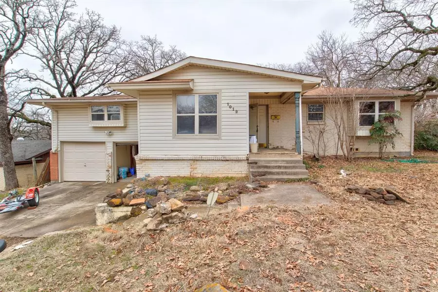 1012 Woodland Drive, Bedford, TX 76022