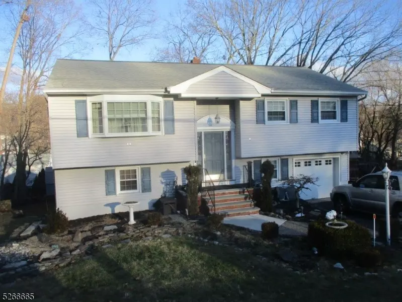 42 Thornton Dr, North Haledon Boro, NJ 07508