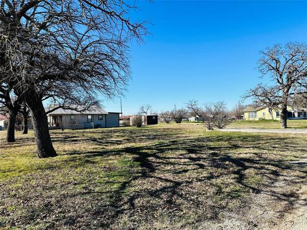 301 N Avenue E, Cross Plains, TX 76443