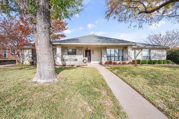 2437 Chestnut Way, Bedford, TX 76022