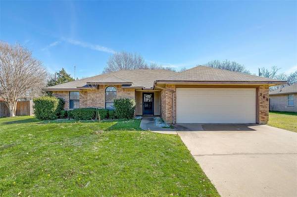 205 Bentley Drive, Joshua, TX 76058