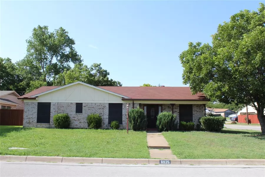 6925 Gary Lane, Fort Worth, TX 76112