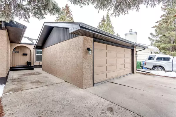 Calgary, AB T2W 2G7,672 Cedarille WAY SW