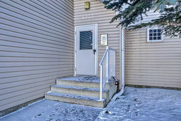 Calgary, AB T3B 2M7,4327 75 ST NW #203