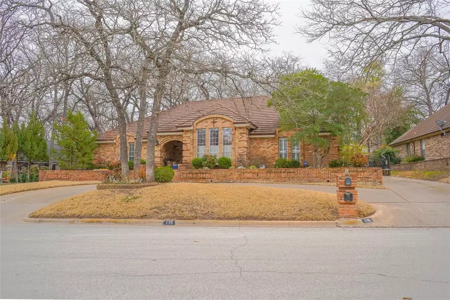 116 Robinwood Lane, Azle, TX 76020