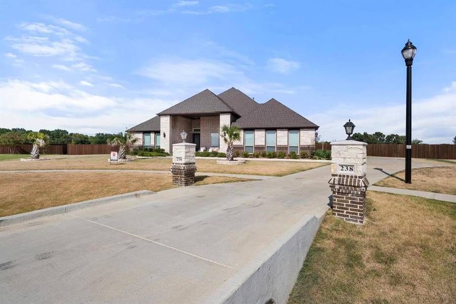 238 Stonegate Way, Red Oak, TX 75154