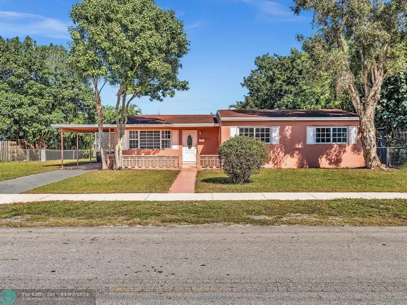 921 NW 183rd Dr, Miami Gardens, FL 33169