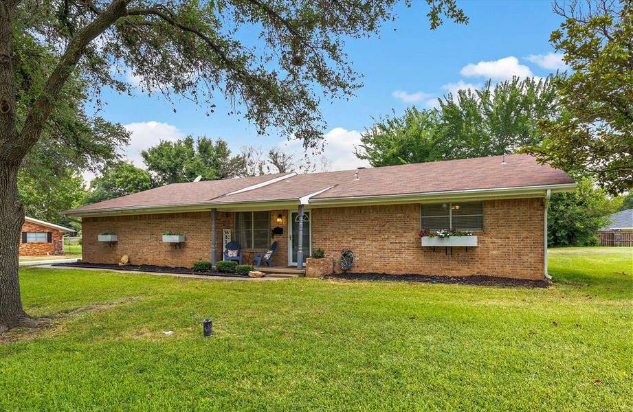 1417 Oak Hills Drive, Graham, TX 76450