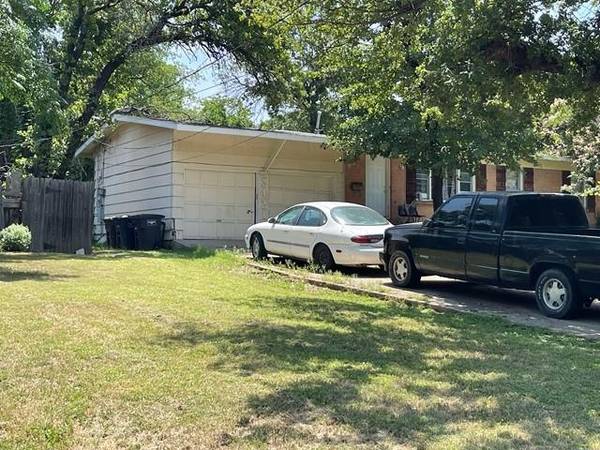 2421 Stark Street,  Fort Worth,  TX 76112