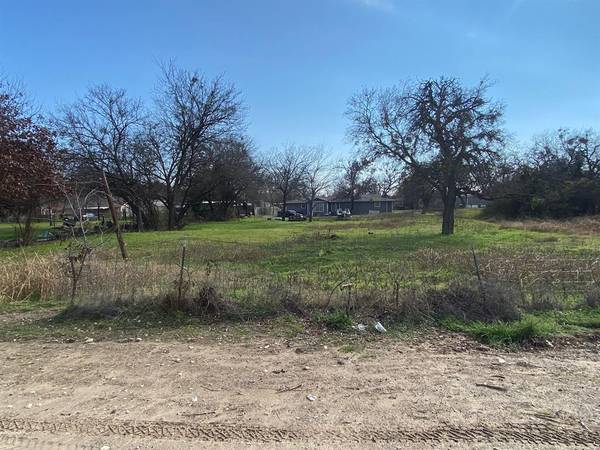 508 E College Avenue, Comanche, TX 76442