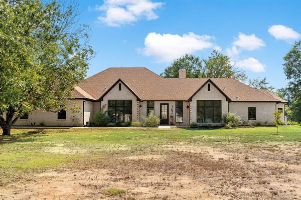 163 Cascades Boulevard,  Paris,  TX 75462