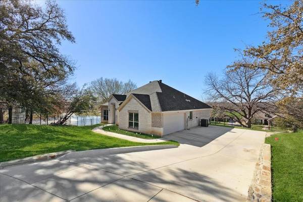 112 Hannah Court, Weatherford, TX 76085