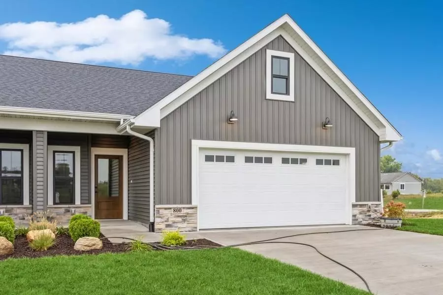 800 High Ridge Trl, Solon, IA 52333