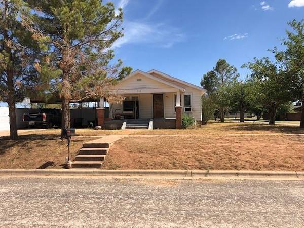 902 E 7th Street, Rotan, TX 79546