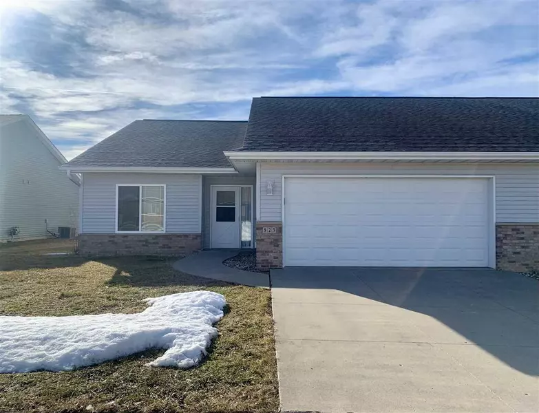 523 Bear Dr, Tiffin, IA 52340