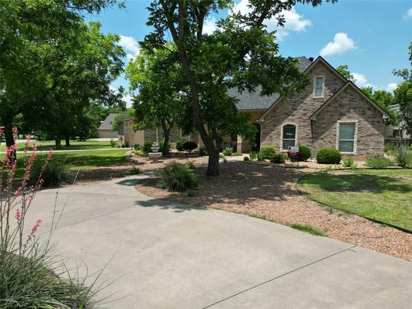 9600 Taxiway Drive, Granbury, TX 76049