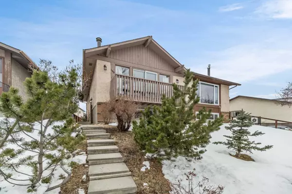 Calgary, AB T3K 1H6,149 Bermuda DR NW