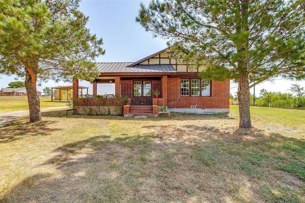 5300 Comanche Drive, Godley, TX 76044