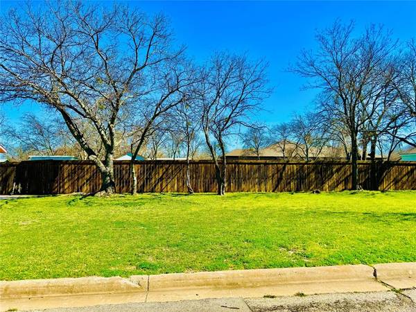 304 Hallvale Drive,  White Settlement,  TX 76108