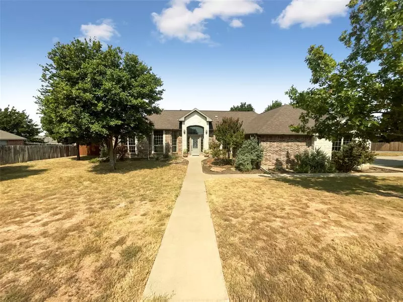 917 Winding Road, Granbury, TX 76049