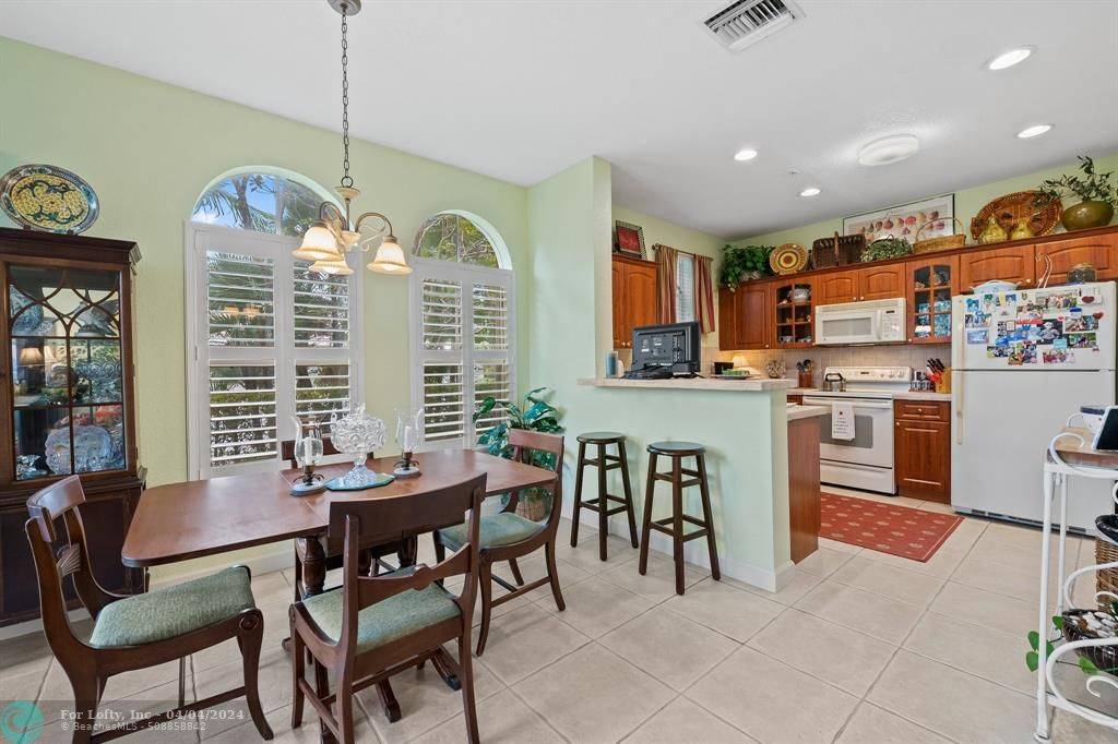 Plantation, FL 33324,120 Jacaranda Country Club Dr  #105