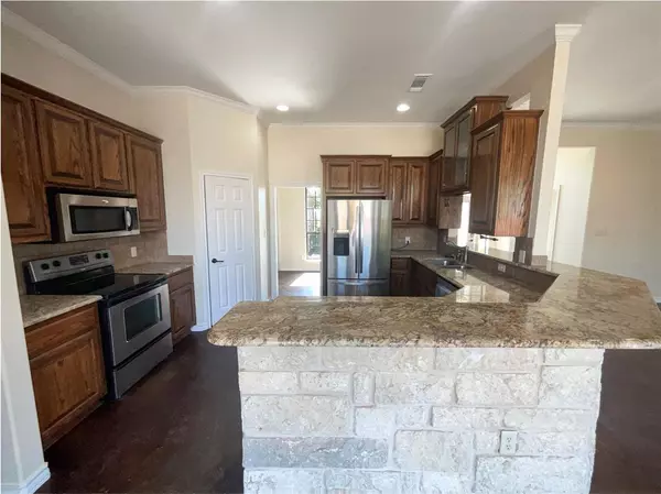 Granbury, TX 76049,917 Winding Road