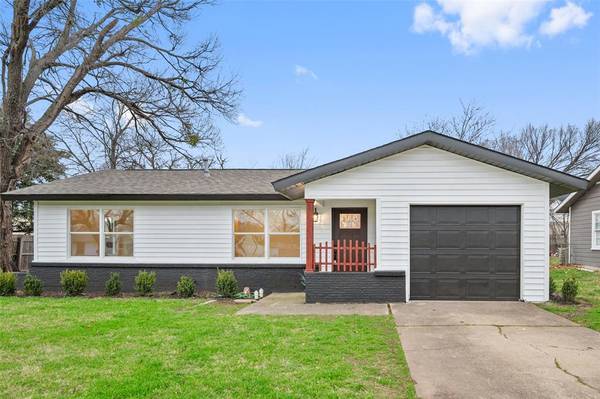 103 SW Taylor Street, Burleson, TX 76028