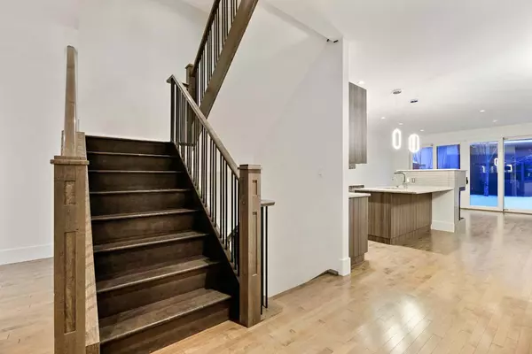 Calgary, AB T3E 2B1,2801 26 ST SW