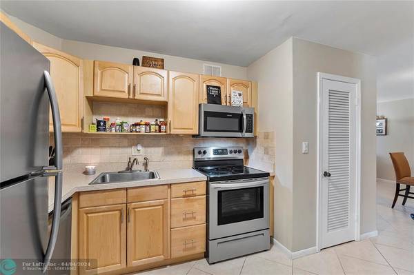 Wilton Manors, FL 33305,12 NE 19th Ct  #217A