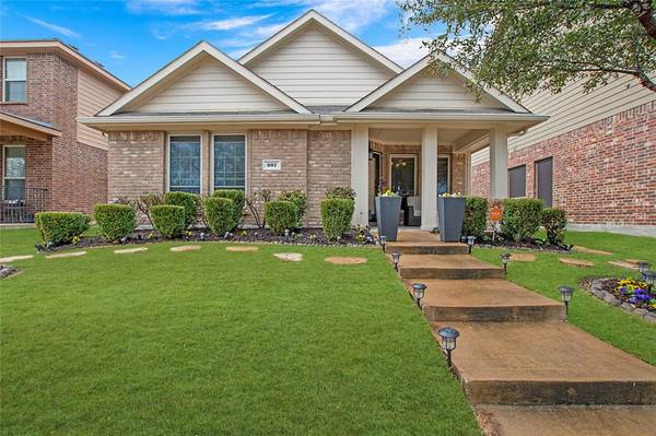 207 Haywood Circle, Lancaster, TX 75146