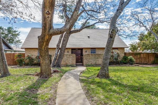 3740 Kiestcrest Drive,  Dallas,  TX 75233