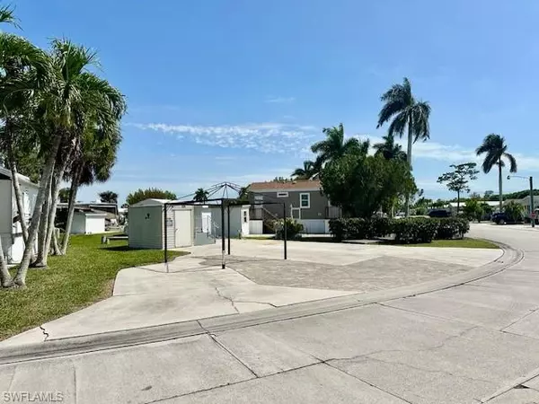 220 Cheetah DR, Naples, FL 34114