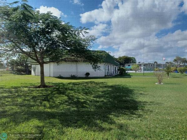 Miami Gardens, FL 33179,20180 NE 2nd Ave  #X7