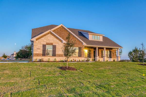 313 Falcon Court, Springtown, TX 76082