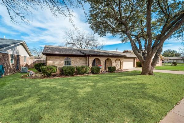 3216 Spring Valley Drive, Bedford, TX 76021