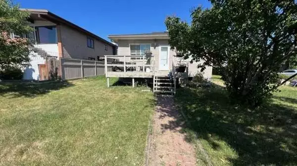 Calgary, AB T2E 2J9,532 34 AVE NE