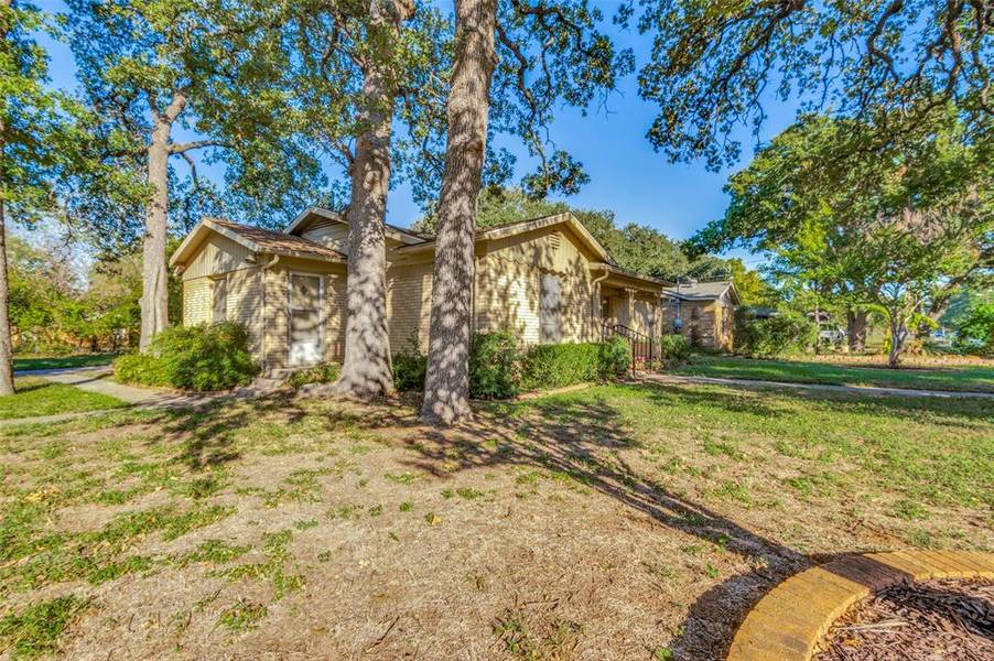 301 Souder Drive, Hurst, TX 76053