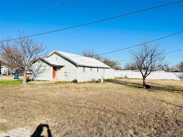 814 N Panther Street, Breckenridge, TX 76424