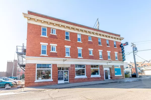 Medicine Hat, AB T1A 0L3,733 4 ST SE