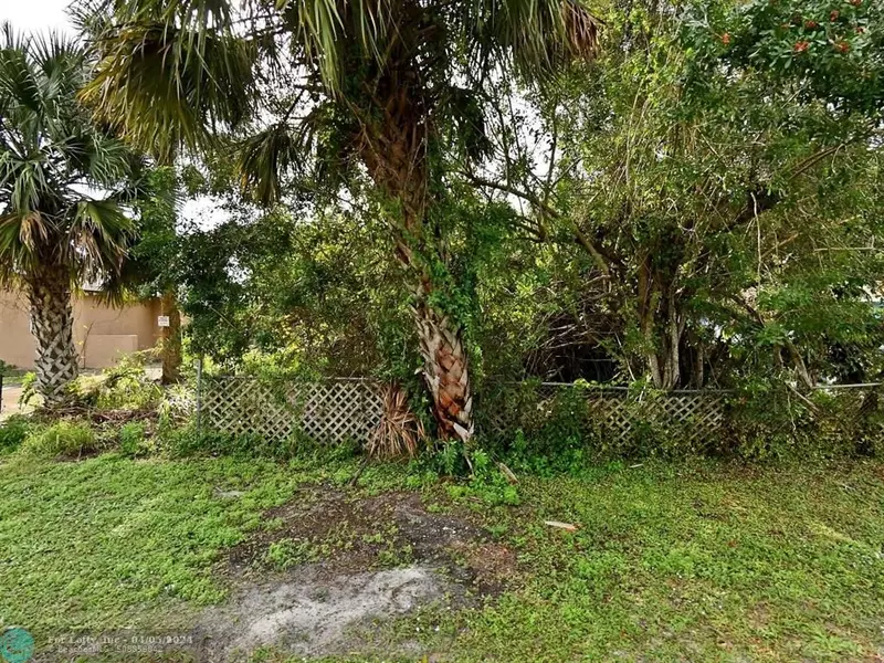 Avenue J, Fort Pierce, FL 34982