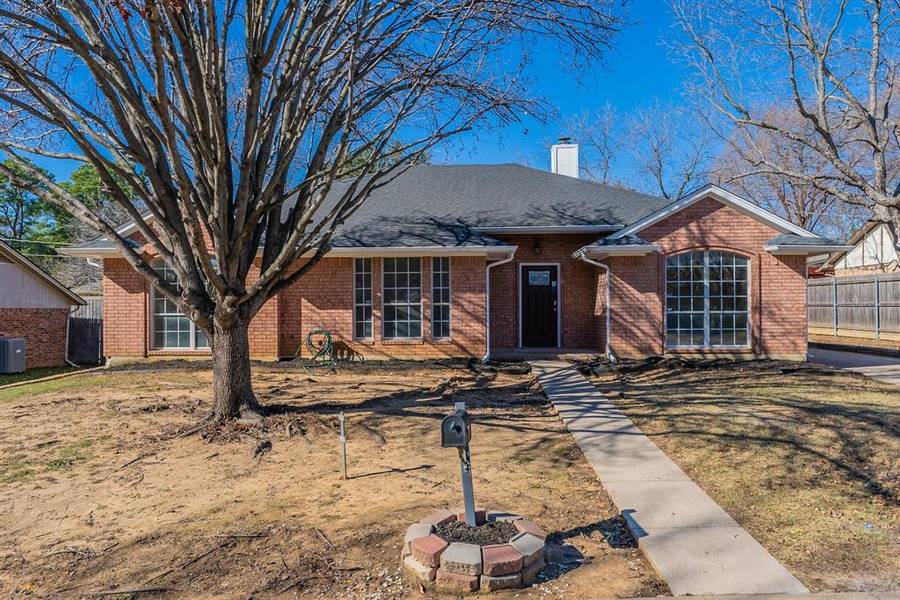 3828 Helmsford Drive, Arlington, TX 76016