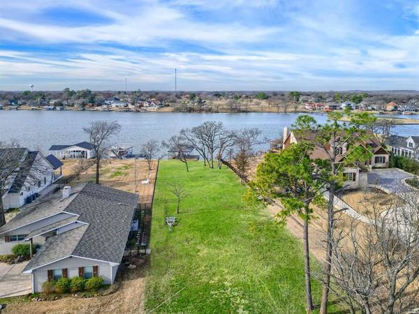 129 Blackfoot Trail, Lake Kiowa, TX 76240