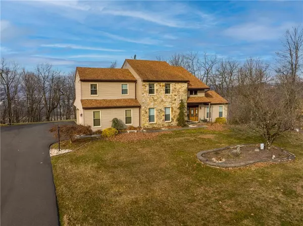 23 Clifftop Road, Allen Twp, PA 18067