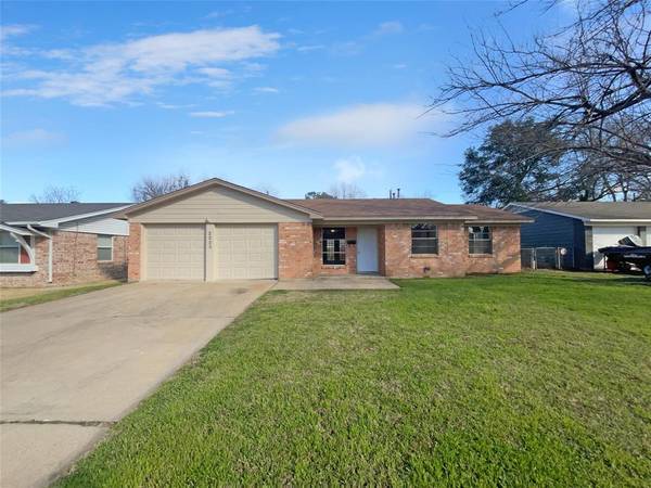 2205 Hackberry Drive,  Arlington,  TX 76013