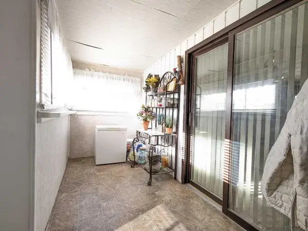 Olds, AB T4H1G7,5800 46 ST #18