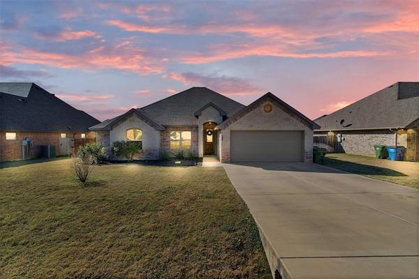 3103 White Horse Court,  Granbury,  TX 76049