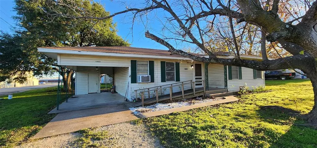 1002 Bell Street, Coolidge, TX 76635