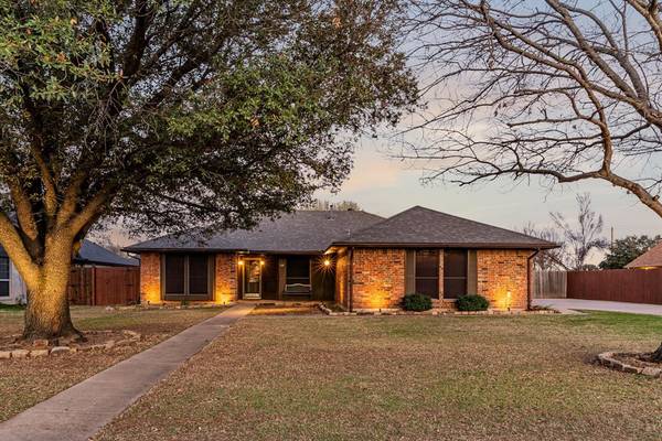 1211 N Saint James Circle, Pilot Point, TX 76258