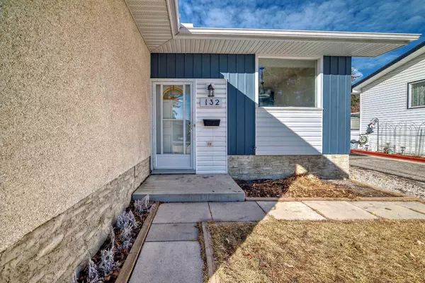 Airdrie, AB T4B 1N2,132 Flett DR NE